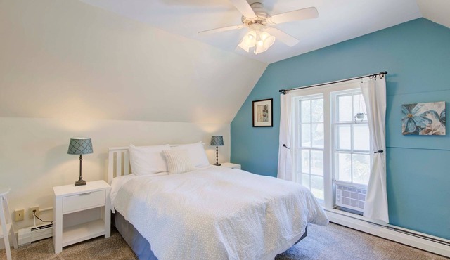 Blue Iris House - Your Charming Lake City Retreat