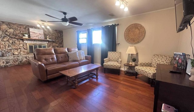 Blue Jay Cottage - a serene 3 bedroom cottage perfect for a relaxing stay.