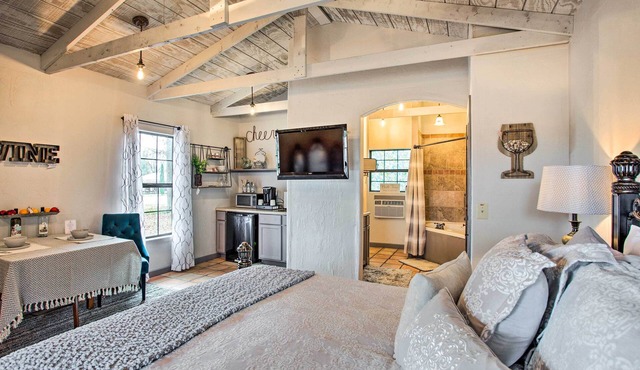 Blue Jay Cottage' - Pittsburg Studio on Winery!
