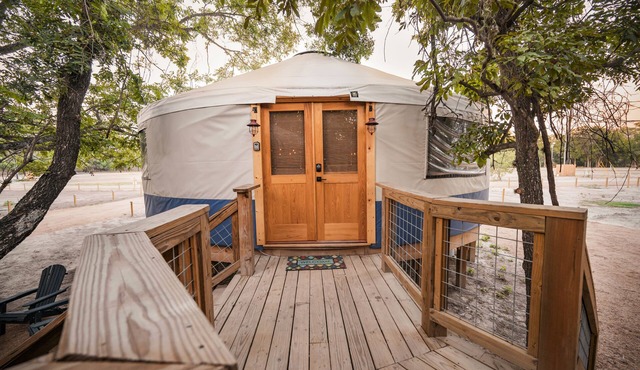 Blue Jay Yurt/Private Hot Tub/Cold A/C!/River Access/Close to Town!