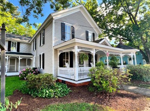 Blue Juniper Inn