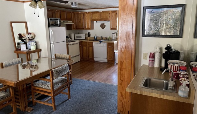 Blue Knob Condo - 2/Queen Bedrooms, 2/Full Baths, Indoor Pool, Wet Bar & WiFi