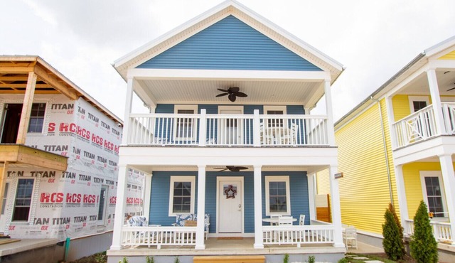 Blue Lagoon: 3 bed/2 bath Lakeside Cottage!