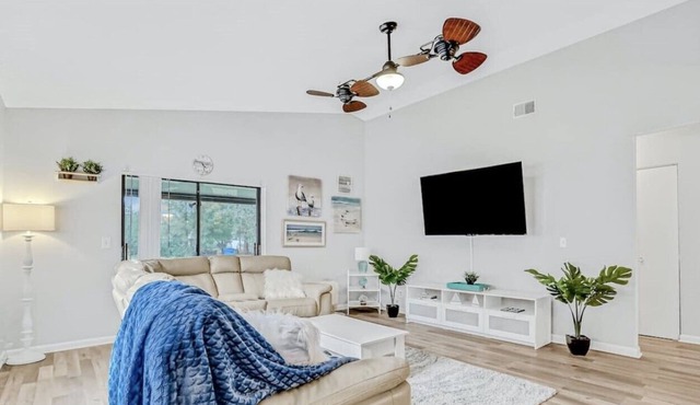 Blue Lagoon | Close to USF, Busch Gardens, & Weekly Winter Rates!