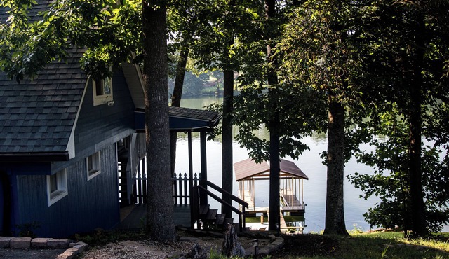 Blue Lake Haven - Boone Lakefront Cottage w/Dock!