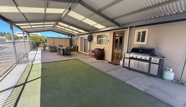 Blue Line Unit 1 Great Location! Close to amenities! Off Peak Special!