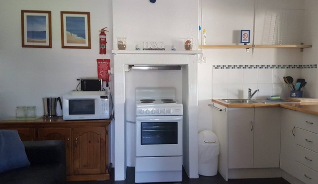 Blue Line Unit 4 - Great location! Close to all amenities! Off Peak Special!