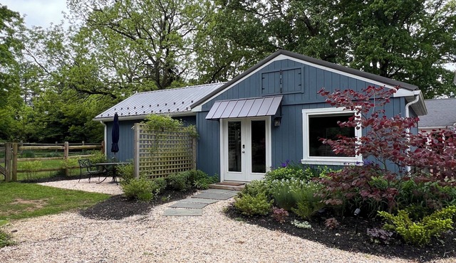 Blue Lotus, LUXE Cottage, in walkable Kennett Square near Longwood Gardens