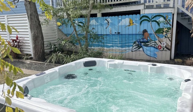 Blue Mermaid! Beautiful home 4 blocks from the beach!