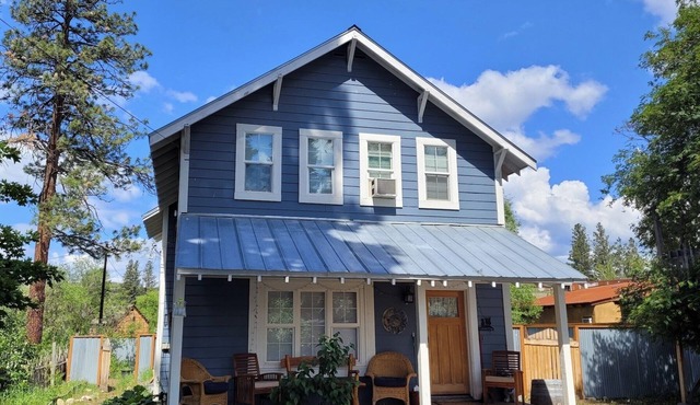Blue Moon-Dog Friendly and a Short Walk to Winthrop!