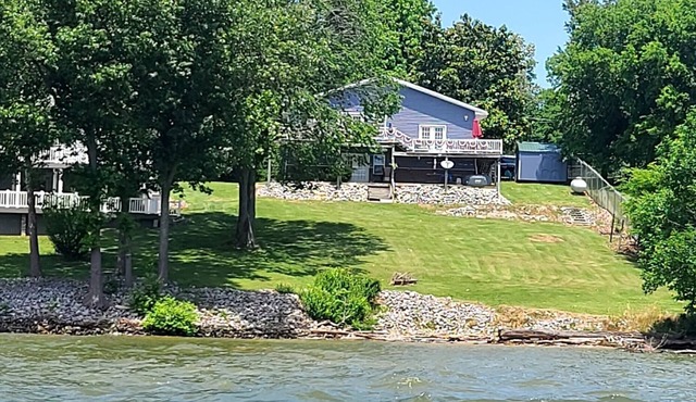 Blue Moon over Barkley 5 bedroom Lakehouse on Lake Barkley.