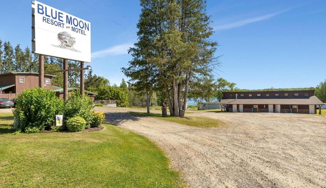 Blue Moon Resort & Motel