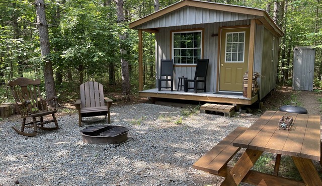 BLUE MOON - ROMANTIC - OFF GRID - WINE TRAIL CABIN - Pet Friendly! 4 Seasons