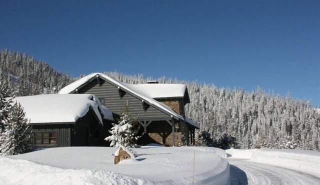 Blue Moon Slopeside Location! Direct Access to Iron Horse, Wrap around porch!