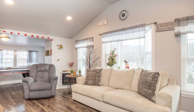 Blue Mountain Bungalow | 3 Bed, 2 Bath