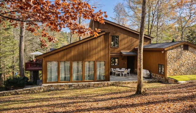 Blue Mountain Creek Retreat - 7BR - Sleeps 22 - Private Pool - 4 Miles to dwntwn
