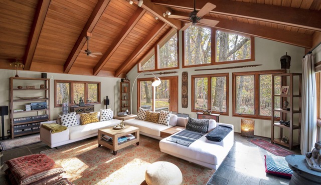 Blue Mountain Haven: 5 Bedroom Mountain View Retreat