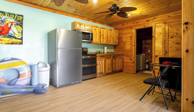 BLUE MOUNTAIN RETREAT WITH POOL. CLOSE TO HERSHEY PARK AND GETTYSBURG, PA