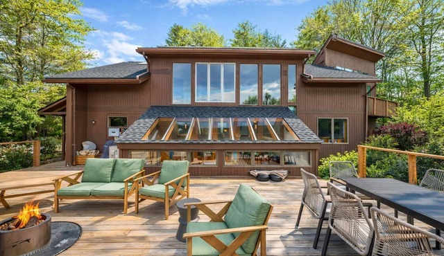Blue Mountain Retreat | Sunset Views | Fire Pit