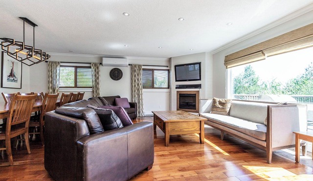 Blue Mountain Ski-Out Chalet, 6 Bedrooms, Sleeps 16, Fire Pit
