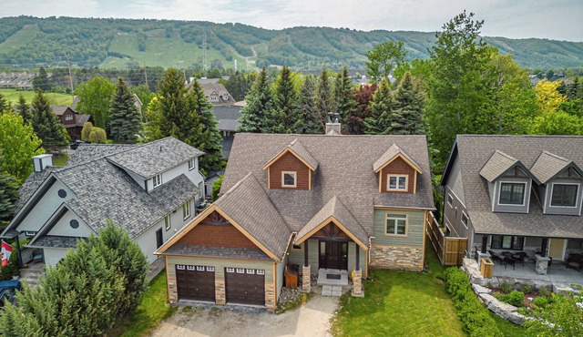 Blue Mt. Chalet 8 BDR 4 W/C Ski & Recreation Resort, Golf, Beach, Hiking & More