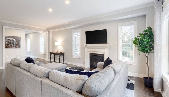 Blue Mtn Townhome w/Summer Pool!