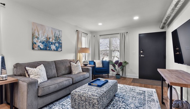 Blue Oasis: Modern 1-Bed Retreat Apt 1