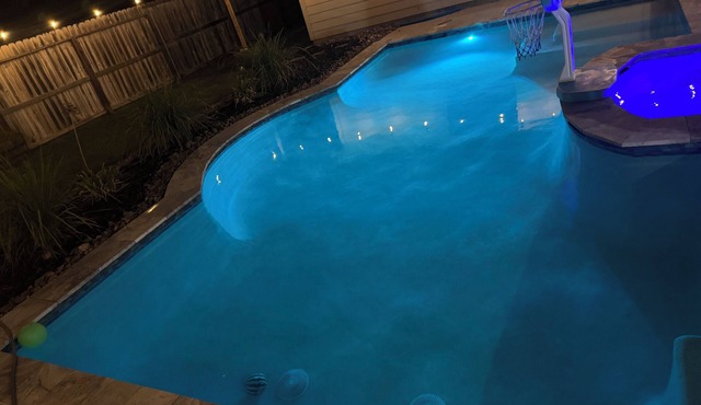 Blue Oasis Retreat w/heated pool & spa + playroom