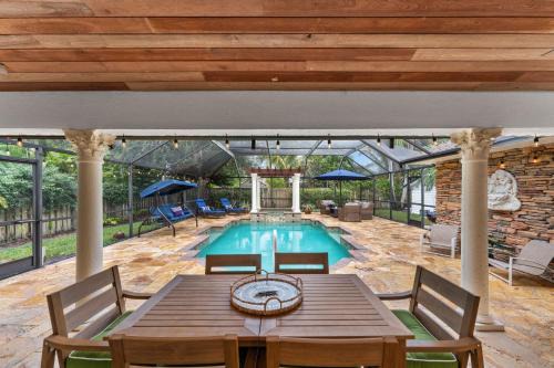 Blue Oasis, The Perfect Getaway with Heated Pool