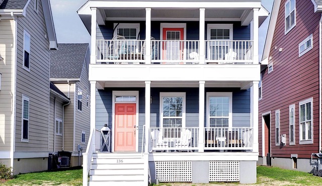 Blue on Buckroe: Family Beach Getaway w/Gameroom!