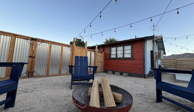 Blue Ox Bungalow- Explore & Unwind!