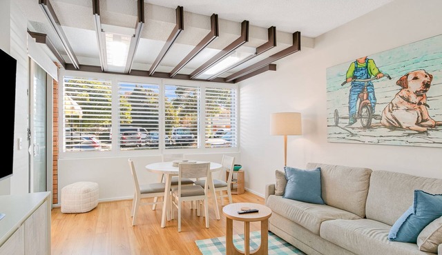 Blue Pacific 2 - Beachside Tugun Unit - Linen Provided - Min. 3 Nights!