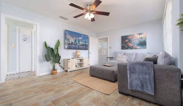 Blue Palm Front Home | Team Joseph Ellen