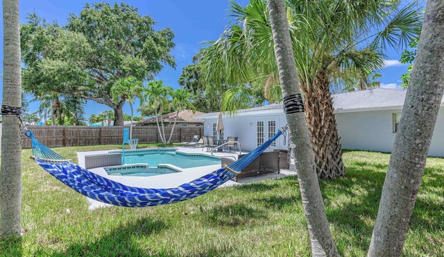 Blue Palm: Pool - Hot Tub - Beach - Games - Outdoor Shower - Grill - IMG - King