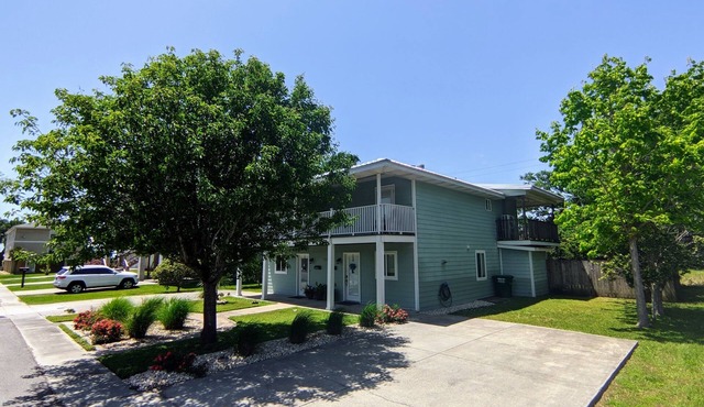 *Blue Palm Townhome* w/Gulf view/Walk to beach/seafood