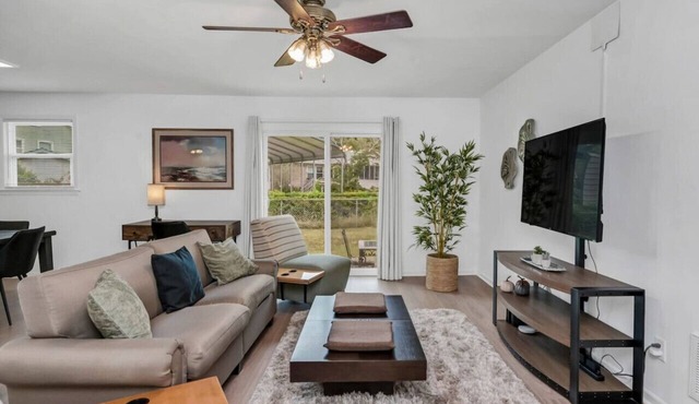 Blue Park Nest | 3 BR 2 BA