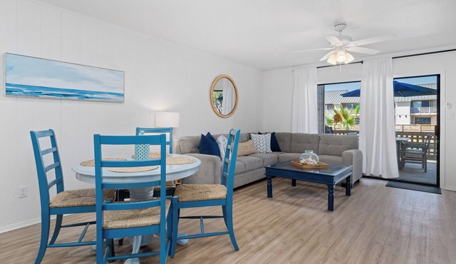 Blue Pearl- Canal Views, Boat Slip & Pool Access! Perfect Rockport Getaway!