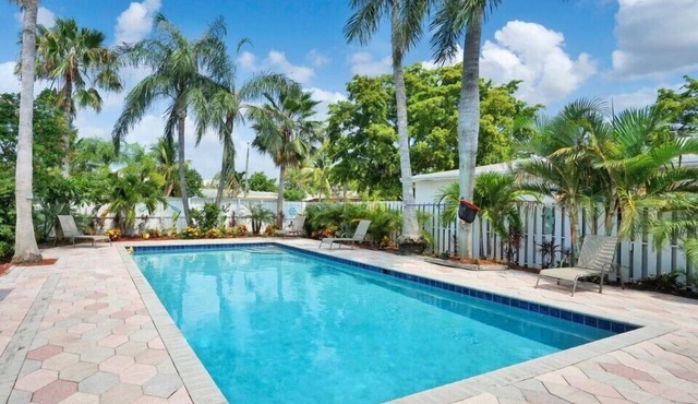 Blue Pearl for 10-Heated Pool-Beach-Pier 5 minutes