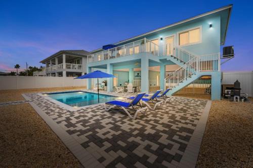 Blue Pearl New Waterfront Haven with Heated Pool ,70 Foot Dock, and More!