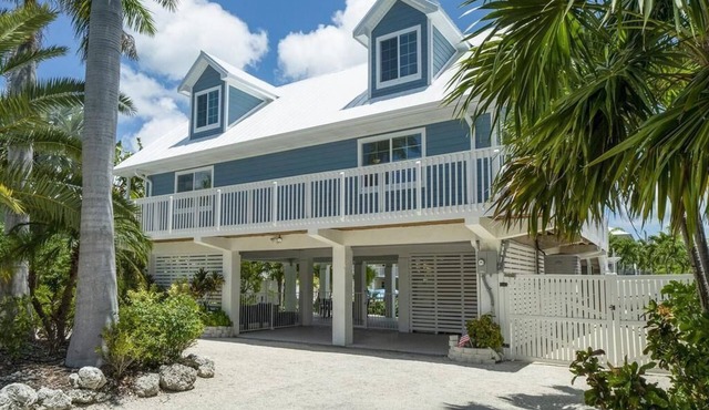 Blue Pearl of Summerland Key 4 Bedrooms, 3 Baths with Dock, Heated Pool and Spa