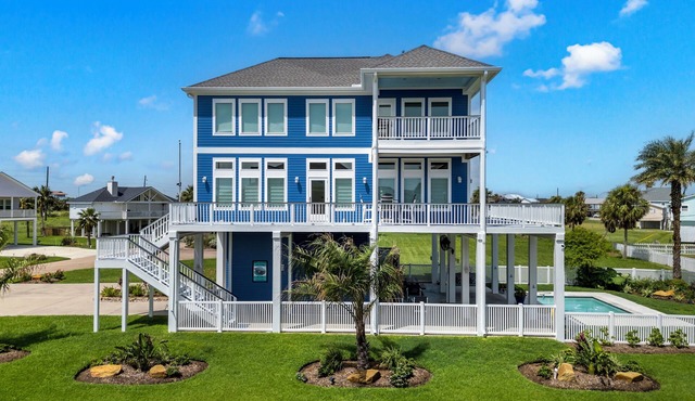Blue Pearl - Private pool & 5 mins from the Beach!