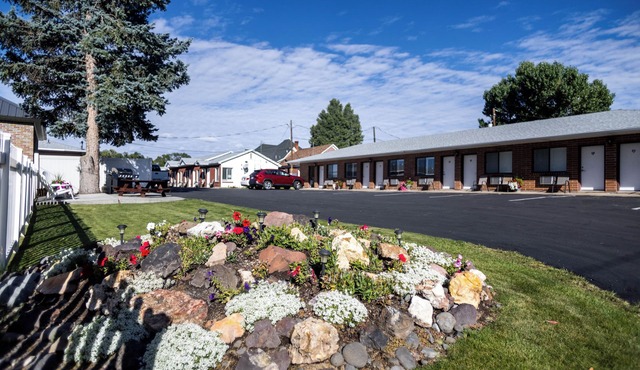 Blue Pine Motel