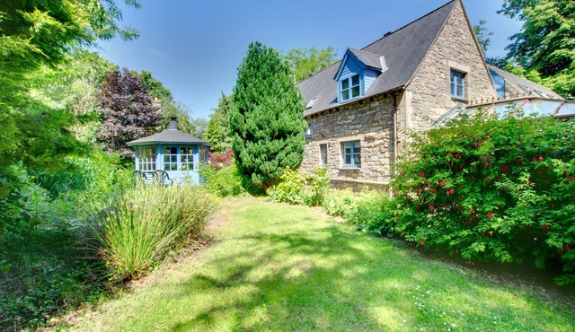 Blue Poppy House - Four Bedroom House, Sleeps 8