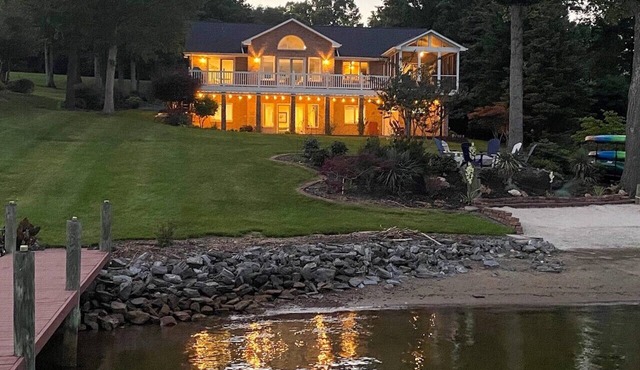 Blue Ridge Beach - Sleeps 10, screened-in porch, fantastic views.