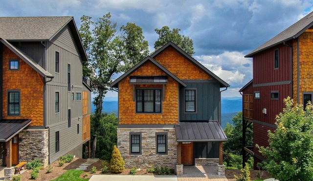 Blue Ridge Bliss - BRMC amenities, views, firepit, indoor and outdoor gas fireplace