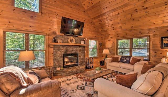 Blue Ridge Cabin: Hot Tub, Fire Pit & Grill!