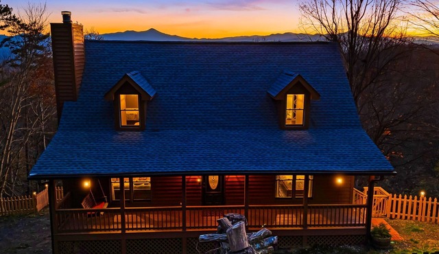 Blue Ridge Cabin w/Gorgeous Mountain Views!