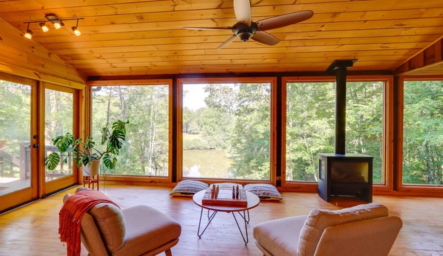 Blue Ridge Cabin w/Hot Tub & Private Lake!