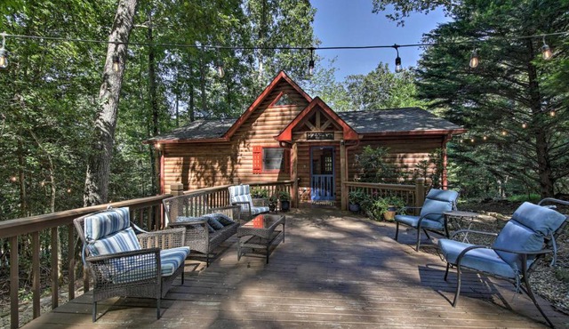 Blue Ridge Cabin with Hot Tub and Fire Pit!