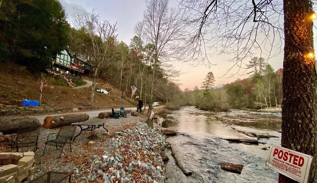 Blue Ridge Castaway Cabin on The Toccoa River
